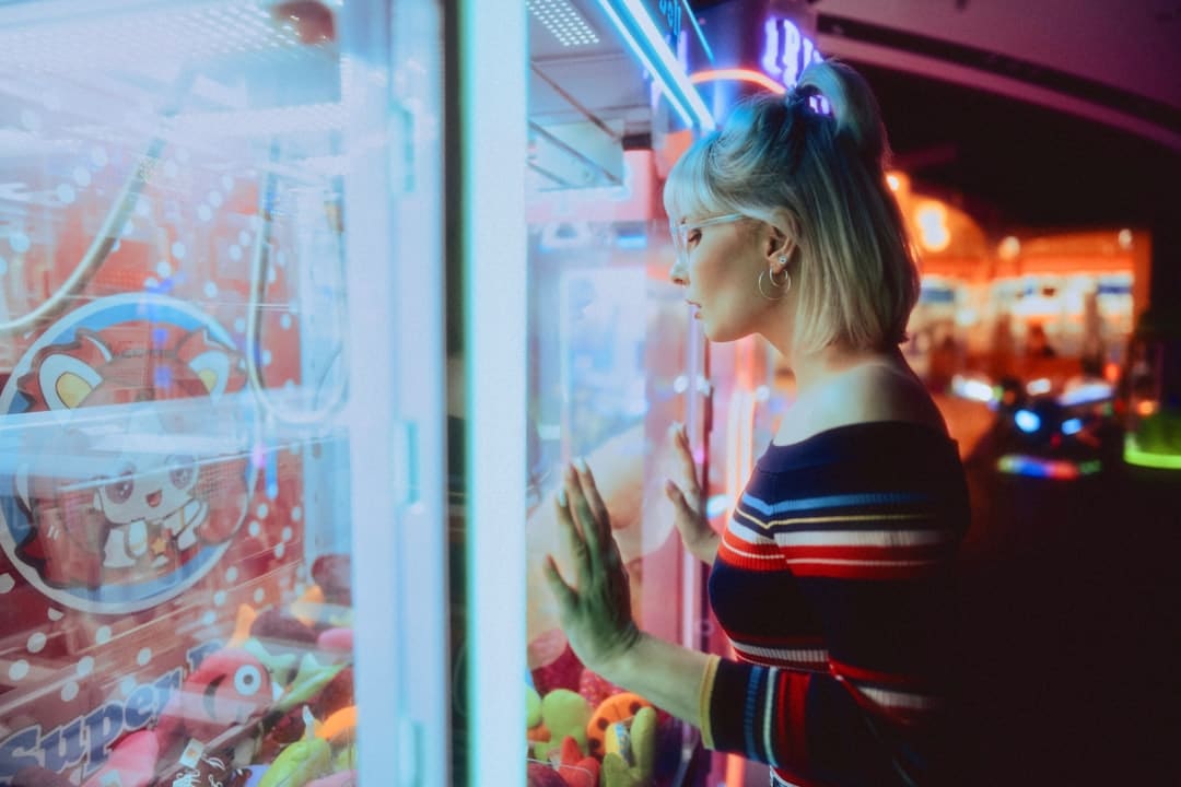 近十年最高分动作违法电影《捕风追影》曝“洗衣房战神”正片片段